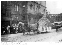Unbekannter Motivwagen (vermutlich Stadt oder Gemeinde) beim Mannheimer Trachtenfest 1932.; Kennung: Album_Oald_Bensem_und_Buergerwehr_Bild_0055