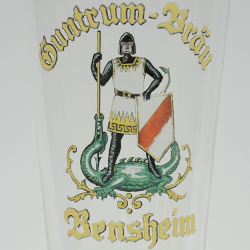 Werbeplakat der Guntrum Brauerei in Bensheim an der Bergstraße für Guntrum's St. Georgen Bräu, Größe:  Glas ca. 30 cm, Aufdruck: ca. 6 cm, Text: Guntrum Bräu Bensheim