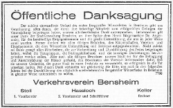 Zeitungsartikel aus dem Bergsträßer Anzeigeblatt vom 30.10.1929, Danksagung des Verkehrsvereins nach erfolgreichem Winzerfest, Text: Öffentliche Danksagung, Der schöne einwandfreie Verlauf des ersten Bergsträßer Winzerfestes in Bensheim gibt uns Veranlassung, allen denen, die durch ihre tatkräftige Mitarbeit zum erfolgreichen Gelingen der Veranstaltung beigetragen haben, unseren allerherzlichsten Dank auszusprechen. Insbesondere gilt unser Dank der Stadtverwaltung Bensheim, an ihrer Spitze dem Herrn Bürgermeister Dr. Angermeier, für das bereitwillige Entgegenkommen und die große Unterstützung, die uns in jeder Weise zuteil wurden. Ferner danken wir allen übrigen Behörden, den Körperschaften, Vereinen und Einzelpersonen, die dem Winzerfeste Unterstützung und Interesse entgegenbrachten. Nicht zuletzt sei Dank gesagt allen Mitarbeitern, die zur Vorbereitung und Durchführung des Festes beigetragen haben, wobei die Tanzgruppen, die Festzugsteilnehmer und die sonstigen Darbietungen hervorgehoben werden sollen. Aber auch alle übrigen Bewohner unserer Stadt sei für die Beflaggung und Ausschmückung der Häuser gedankt, den Bewohnern der Vorstadt insbesondere dafür, daß sie unseren Gedanken, die ganze Stadt in einen Festplatz zu verwandeln, so erfolgreich in die Tat umsetzen halfen. Mit diesem Dank verbinden wir gleichzeitig die Bitte, uns auch in den folgenden Jahren bei der Durchführung des alljährlich wiederkehrenden Bergsträßer Winzerfestes in Bensheim in gleicher Weise unterstützen zu wollen. Verkehrsverein Bensheim, Stoll 1. Vorsitzender; Hassloch 2. Vorsitzender und Schriftführer; Keller Rechner; Kennung: 04_Anzeige_Bergstraesser_Winzerfest_1929_Bericht_BA_Danksagung_19291030