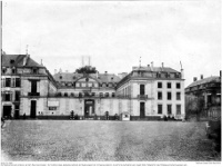 Der Palais provincial de Namur auf dem Place Saint-Aubain. Die Funktion dieses Gebäudes während der Besatzungszeit ist nicht genau bekannt. Grund für die Aufnahme kann Joseph Stolls Tätigkeit für das Militärgouvernement in einem der Büros im Palais provincial gewesen sein.; NLJS_Dokumente_CV_0569; digitalisiert und zusammengestellt: Frank-Egon Stoll-Berberich, 2023.