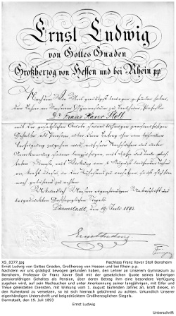 Franz Xaver Stoll (8. Oktober 1834 - 8. Januar 1902) Urkunde über die Pensionierung 1893; XS_0377.jpg; Nachlass Franz Xaver Stoll, Bensheim; Text: Ernst Ludwig von Gottes Gnaden, Großherzog von Hessen und bei Rhein p.p., Nachdem wir uns gnädigst bewogen gefunden haben, den Lehrer an Unserem Gymnasium zu Bensheim, Professor Dr Franz Xaver Stoll mit der gesetzlichen Quote seines bisherigen pensionsfähigen Gehaltes als Pension, über deren Betrag ihm eine besondere Verfügung zugehen wird, auf sein Nachsuchen und unter Anerkennung seiner langjährigen, mit Eifer und Treue geleisteten Diensten, mit Wirkung vom 1. August laufenden Jahres an, kraft dieses, in den Ruhestand zu versetzen, so ist sich hiernach gebührend zu achten. Urkundlich Unserer eigenhändigen Unterschrift und beigedrücktem Großherzoglichen Siegels. Darmstadt, den 19. Juli 1893, Ernst Ludwig.; digitalisiert und zusammengestellt: Frank-Egon Stoll-Berberich, 2023.